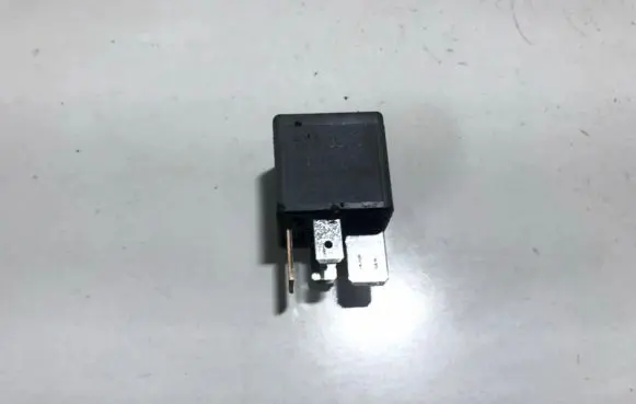 Audi A4 S4 B6 8E 8H Other relay v23134j52x300 8d0951253