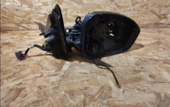 Land Rover Discovery 5 Front door electric wing mirror 20813026