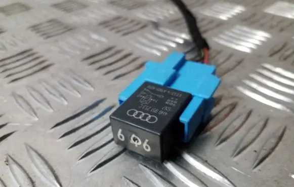 Volkswagen Touran II Other relay 4H0951253C 646