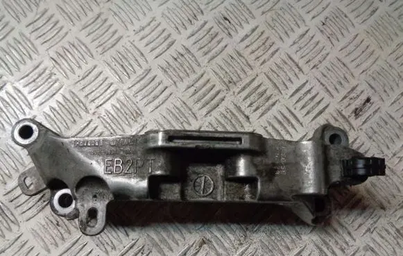 Engine mounting bracket