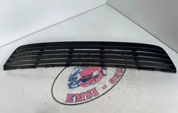 Toyota Auris 150 Front bumper lower grill 5311202080
