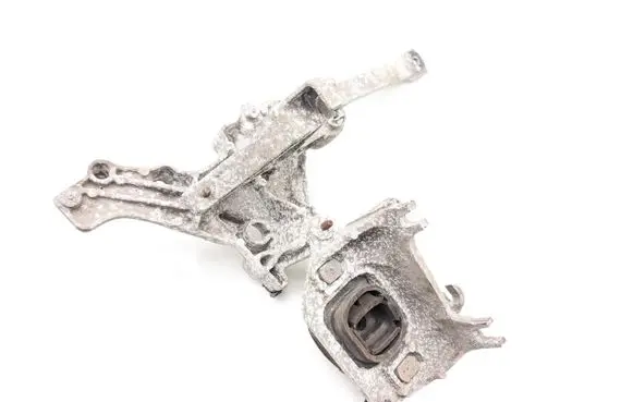 Opel Vivaro Gearbox mounting bracket 112228161R