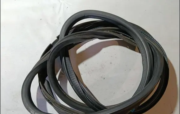 Cadillac DeVille Trunk rubber seal (body)