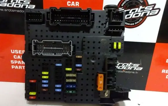 Volvo XC90 Fuse module 30728512 28017881
