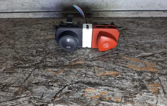 Renault Scenic II - Grand scenic II Hazard light switch 8200095493 8200109723 8200107808