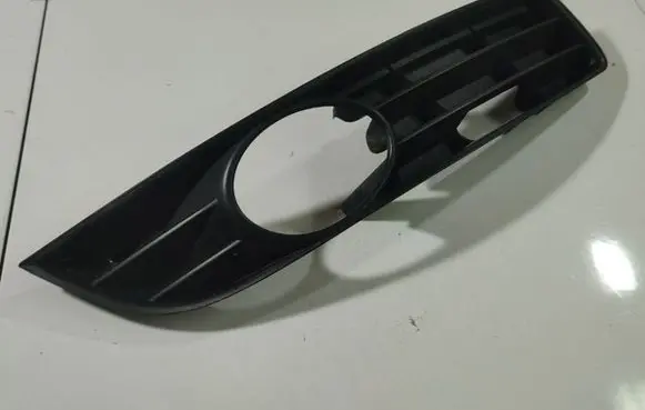 Volkswagen PASSAT B6 Front bumper lower grill 3C0853666A