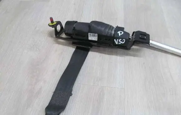 Volvo V50 Front seatbelt 30615571 6012243R 32738