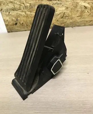 Mercedes-Benz E W212 Accelerator throttle pedal A2043000004