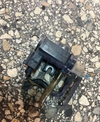 Volkswagen Touran I Vacuum valve 1K0906627A