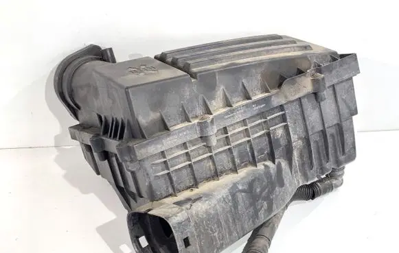 Volkswagen PASSAT B6 Air filter box 3C0129607AS