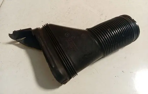Audi A3 S3 8P Air intake hose/pipe 1K0129618BM