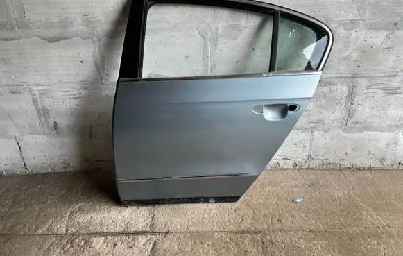 Volkswagen PASSAT B6 Rear door