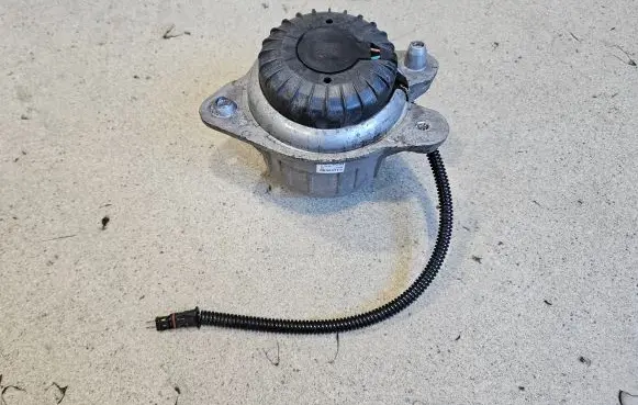 Mercedes-Benz S W222 Engine mount bracket A2222404500