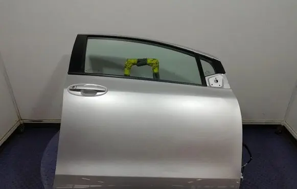 Toyota Yaris Front door 