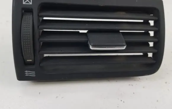 Toyota Avensis T250 Dashboard side air vent grill/cover trim