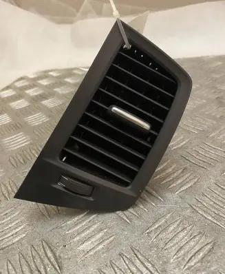 Volvo XC90 Dash center air vent grill 31417384