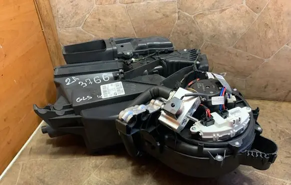 Mercedes-Benz GLS X166 Interior heater climate box assembly A1668301660