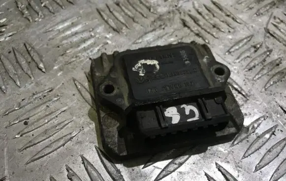 Audi 100 200 5000 C3 Ignition amplifier control unit 191905351 5WK6102