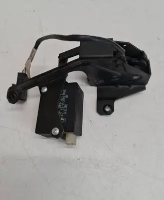 BMW 5 E39 Tailgate window lock/catch/latch 613183811379