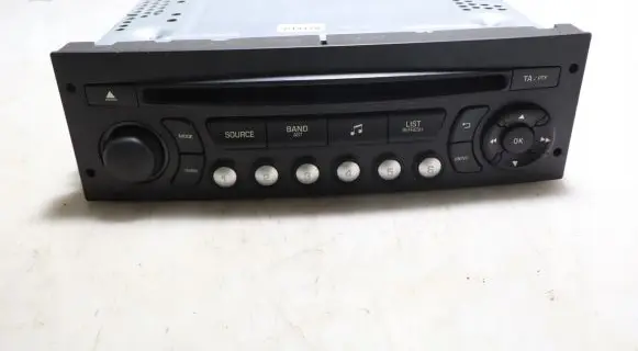 Radio/GPS head unit trim