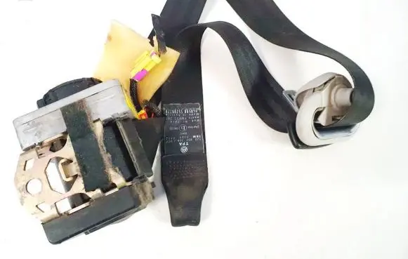 Volkswagen Golf IV Front seatbelt 1j3857706j