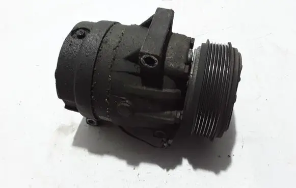 Renault Scenic I Air conditioning (A/C) compressor (pump) 926005849R