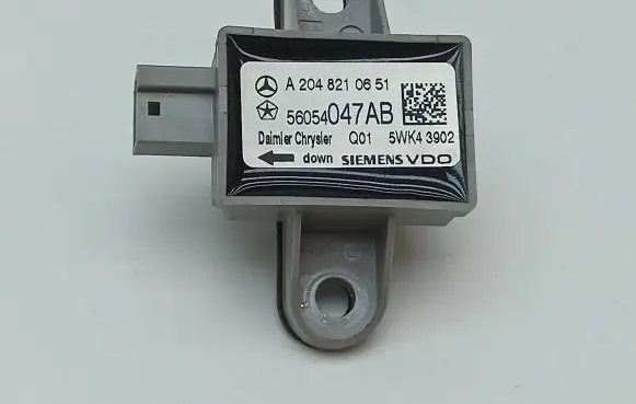 Mercedes-Benz C W204 Airbag deployment crash/impact sensor A2048210651 56054047AB 5WK43902