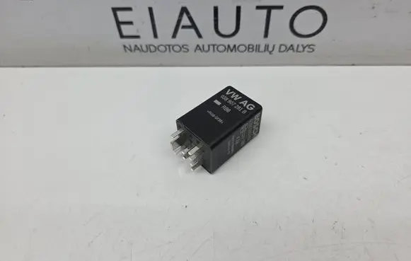 Volkswagen PASSAT B8 Glow plug pre-heat relay 038907281B 0281003032