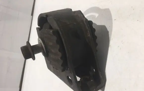 Toyota RAV 4 (XA30) Gearbox mount