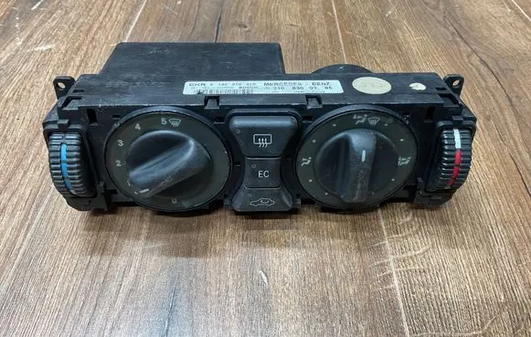 Mercedes-Benz E W210 Climate control unit 2108300385
