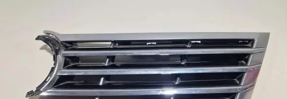 Volkswagen PASSAT CC Front grill 3C8853653A