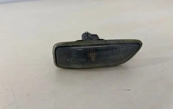 Volvo XC90 Front fender indicator light 30722642
