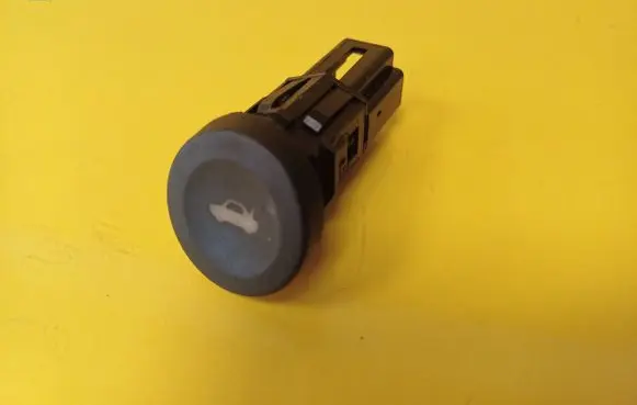 Tailgate opening switch