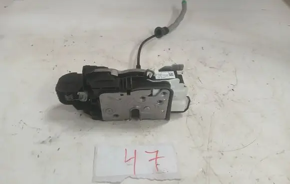 Volvo XC90 Front door lock 31349894