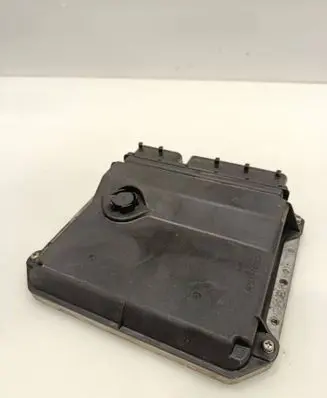 Toyota Avensis T270 Engine control unit/module 8966105N50 MB2759008960
