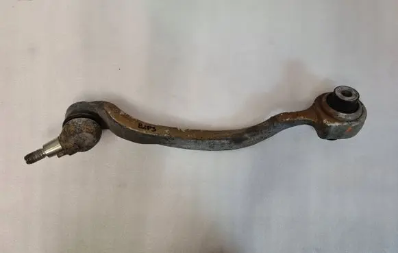 Mercedes-Benz E W212 Front lower control arm/wishbone A21204