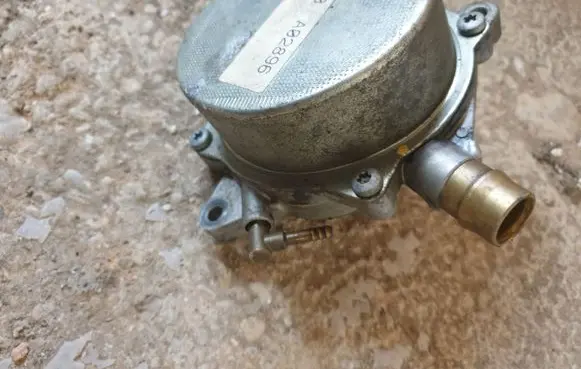 Porsche Panamera (970) Vacuum pump 70121911000 M4870
