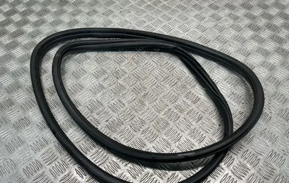 BMW 1 F20 F21 Front door rubber seal 7240849