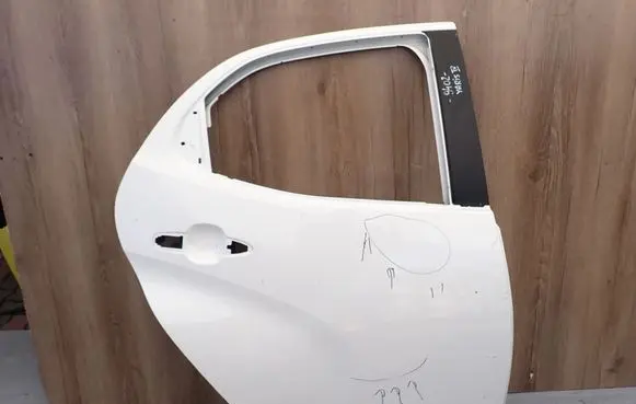 Toyota Yaris Rear door