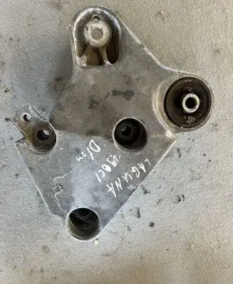 Renault Laguna II Engine mounting bracket 8200024812 3107011112