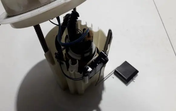 Mercedes-Benz C AMG W204 In-tank fuel pump a2044700594 1582881013