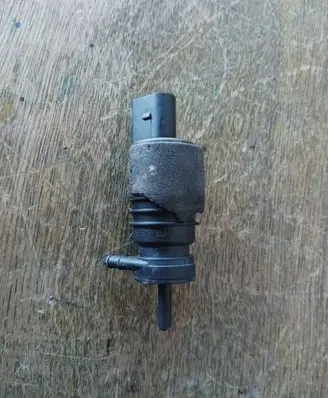 BMW 3 E46 Windscreen/windshield washer pump 8362154