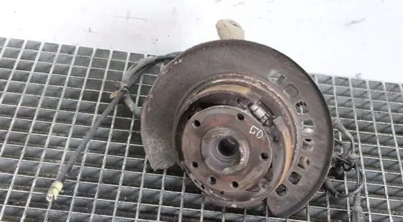Volkswagen Touareg I Rear wheel hub