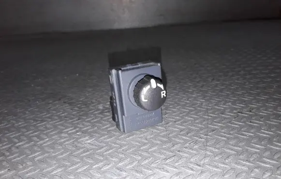 Mitsubishi Colt Wing mirror switch MN108084