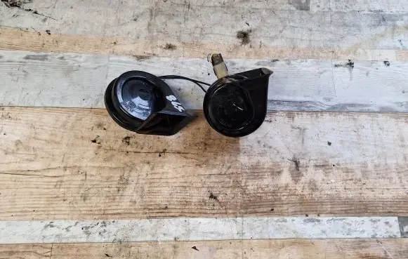 Peugeot 407 Horn signal 703881157