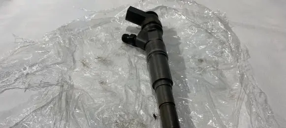 BMW 5 E60 E61 Fuel injector 445110216