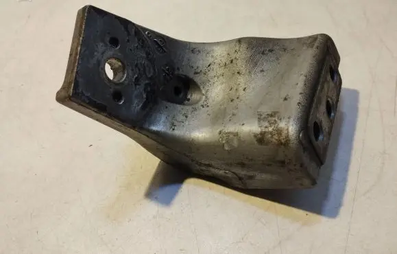 Mitsubishi Outlander Engine mounting bracket
