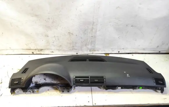 Audi A4 S4 B7 8E 8H Dashboard 8E1857067