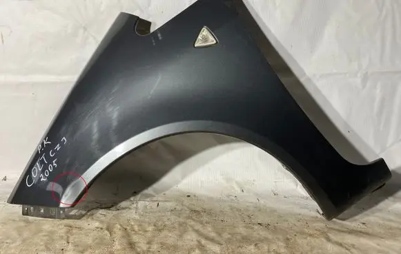 Mitsubishi Colt Fender
