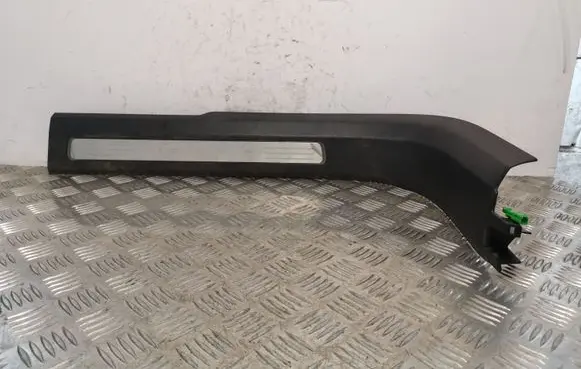 Volvo XC90 Side skirt front trim 31363649